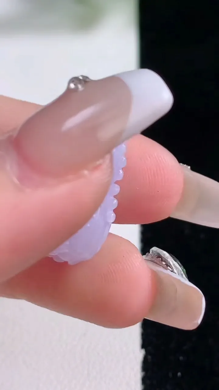 天然A货翡翠春带彩紫罗兰白菜吊坠，尺寸23.6-11-13，重量:5.59g
12月28日