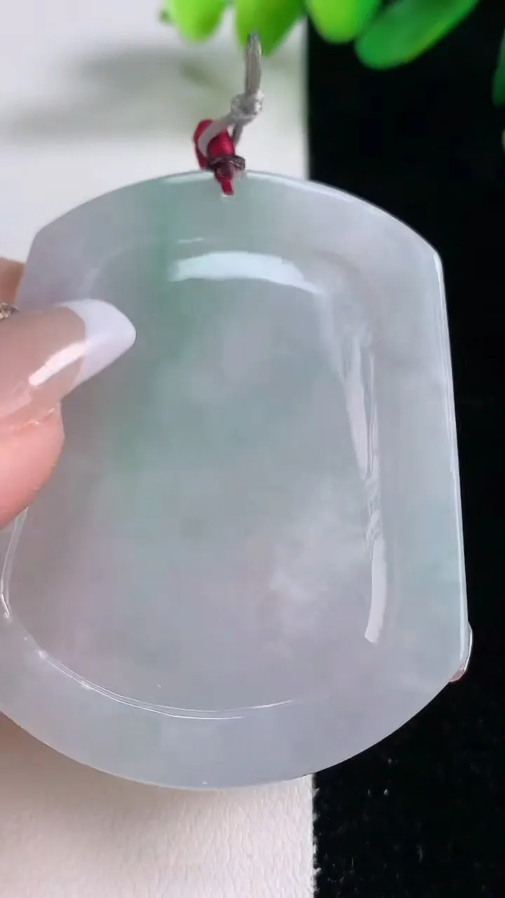 天然A货翡翠生肖鸡吊坠，尺寸54.3-46.3-5.6，重量:29.47g
12月28日