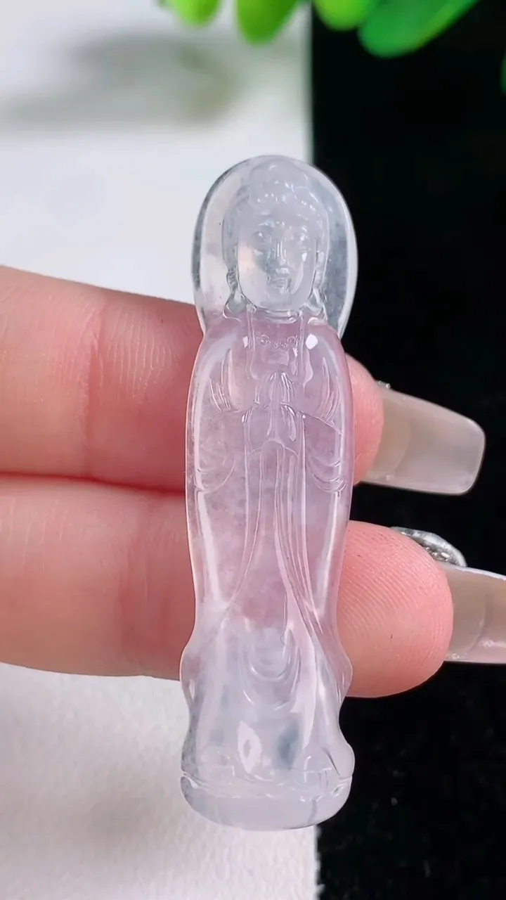 天然A货翡翠观音菩萨吊坠，尺寸50-12.6-4.6，重量:5.54g
12月28日