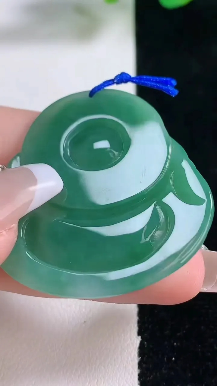 天然A货翡翠佛公吊坠，尺寸41-40.1-5.5，重量:15.65g
12月28日