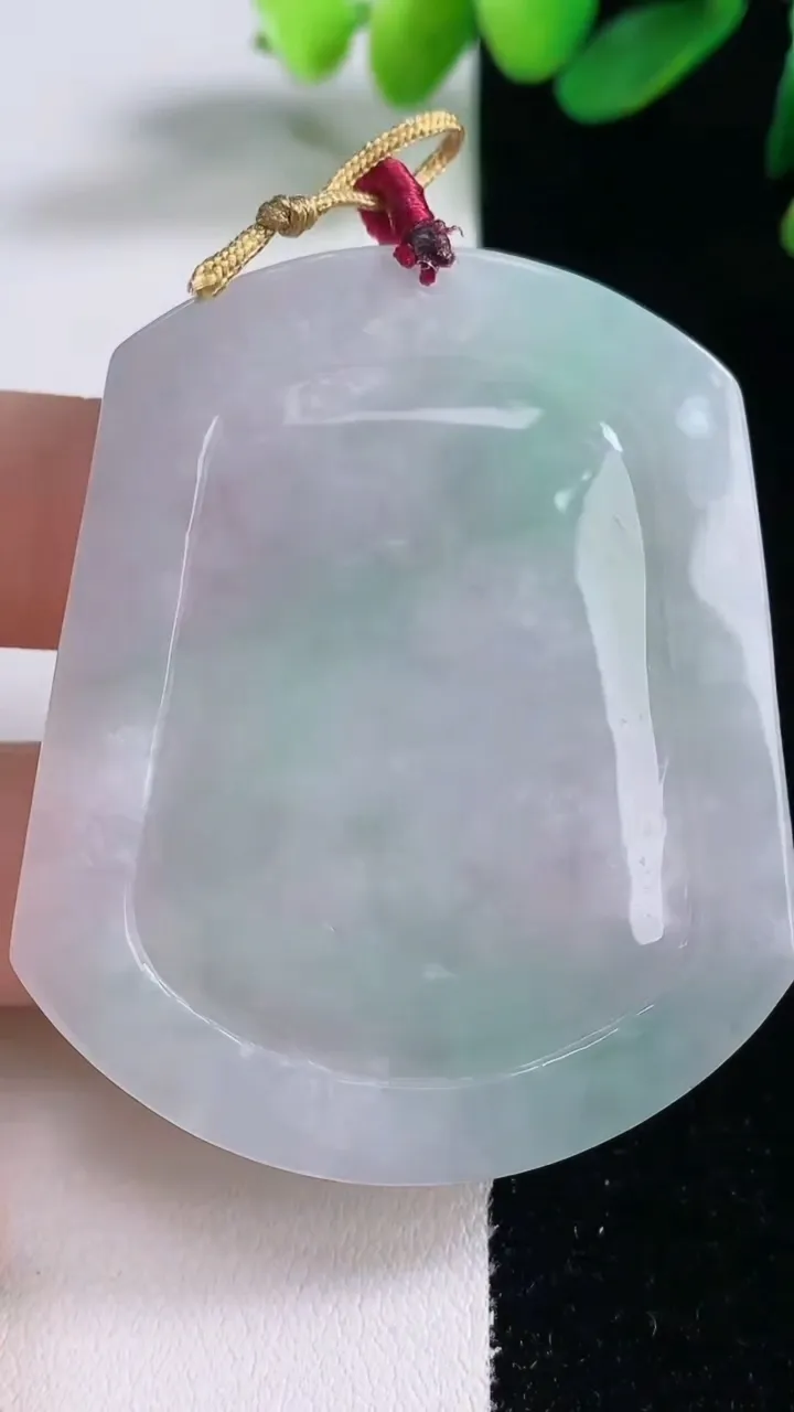 天然A货翡翠生肖鸡吊坠，尺寸54.3-45.8-5.7，重量:28.92g
12月28日