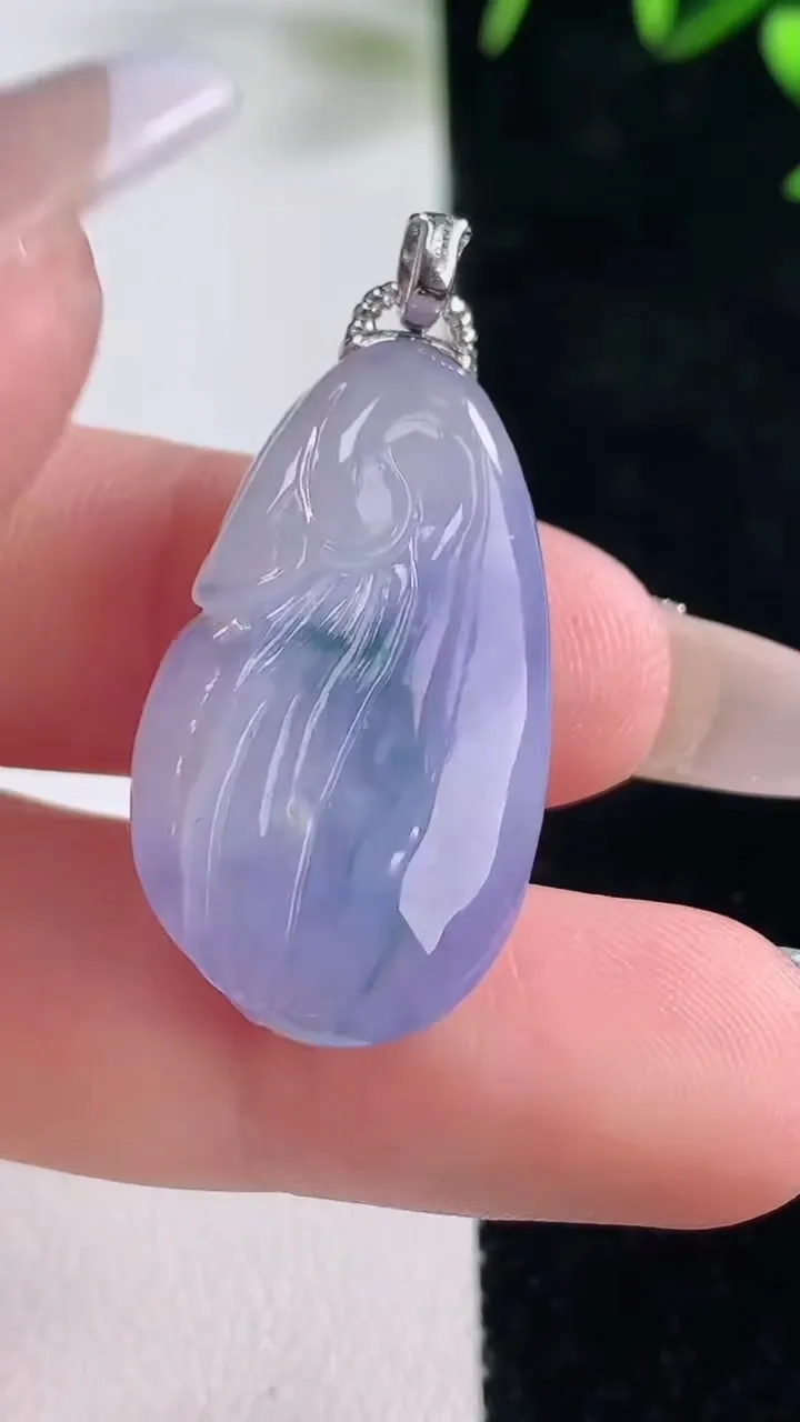 天然A货翡翠18K金紫罗兰福袋吊坠，尺寸29.2-17-7.9，重量:7.51g
12月28日