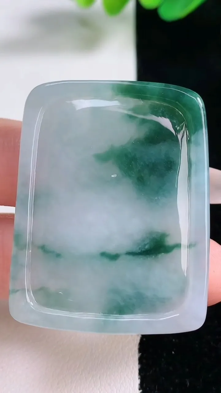 天然A货翡翠飘花普贤菩萨吊坠，尺寸43.6-34-4.9，重量:18.33g
12月28日