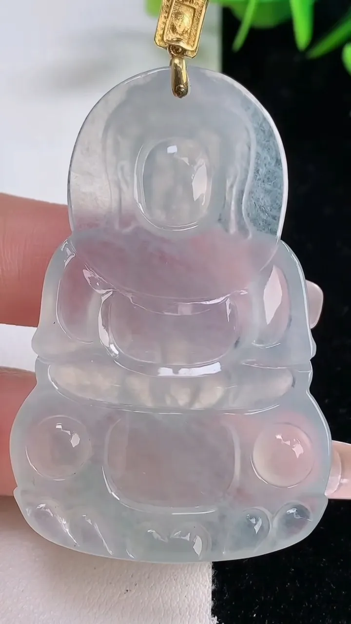 天然A货翡翠种白冰观音菩萨吊坠，尺寸58.2-37-5.2，重量:21.37g
12月28日