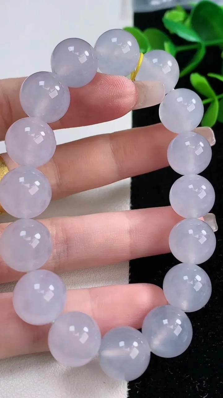 天然A货翡翠种紫罗兰圆珠手串，尺寸12.4-16颗，重量:56.02g12月28日
工厂直销收藏佳品,种好水足，色泽均匀，有种有色，上手高大气！