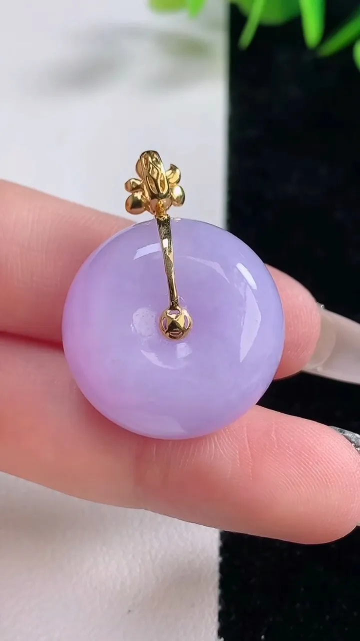 天然A货翡翠18K金紫罗兰路路通吊坠，尺寸23-12.7，重量:15.41g
12月28日