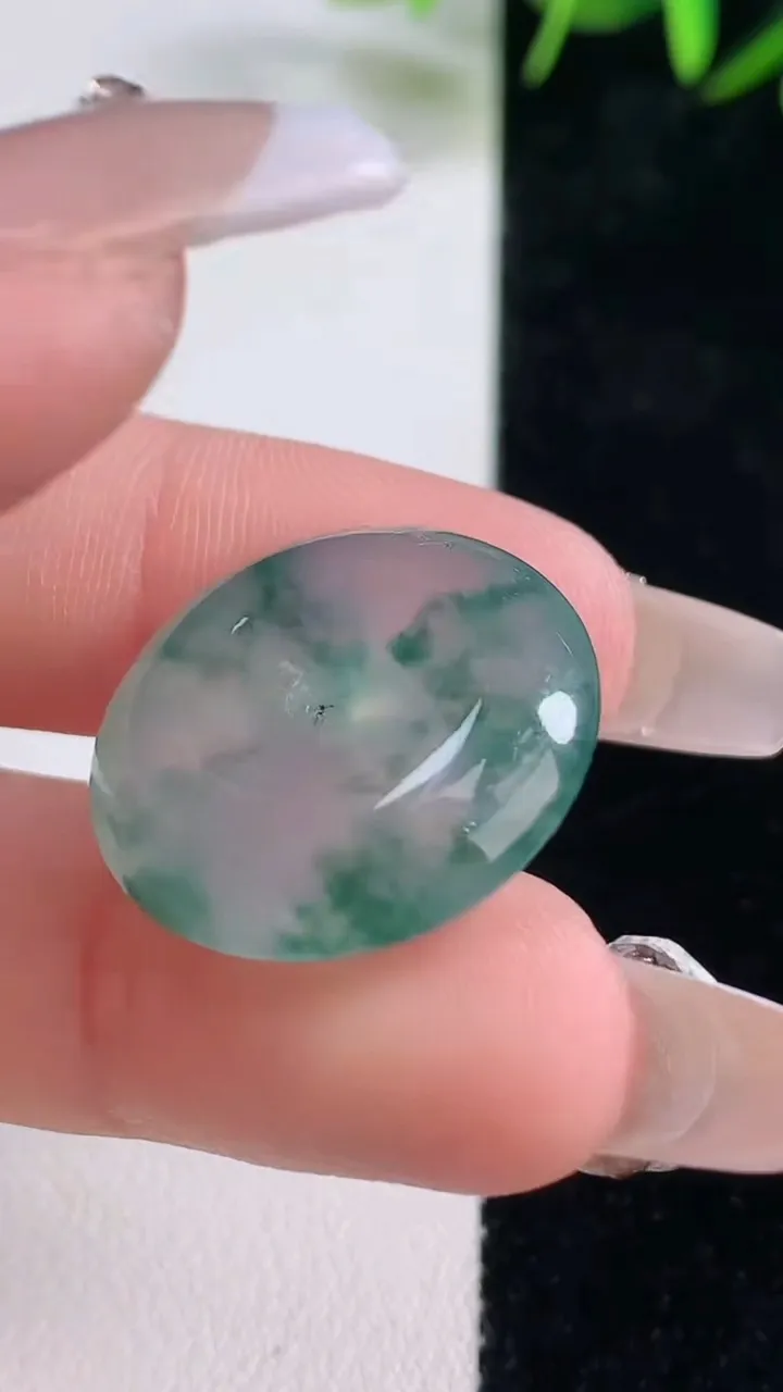 天然A货翡翠种飘花平安扣吊坠，尺寸22.2-6.3，重量:6.37g
12月28日