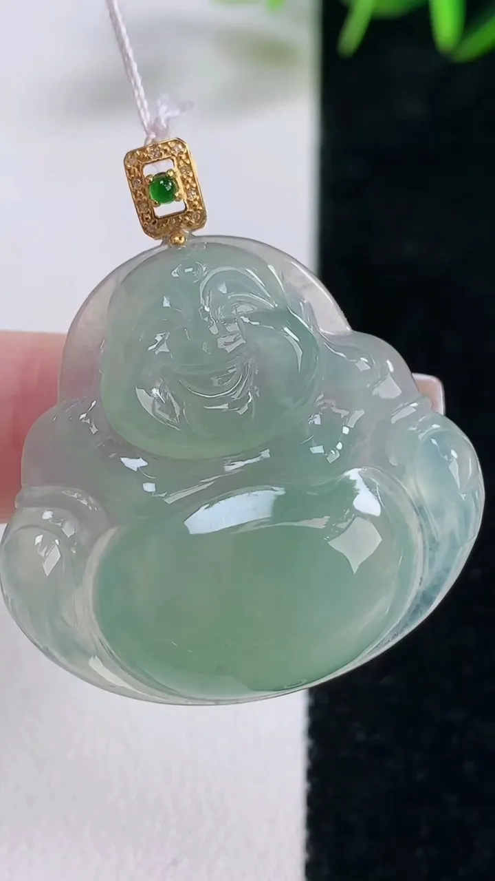 天然A货翡翠佛公吊坠，尺寸31.2-32.5-5.9，重量:9.28g
12月28日