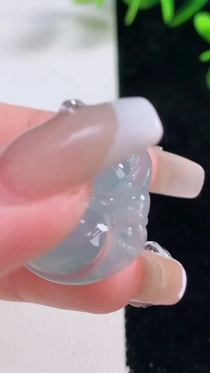 天然A货翡翠佛公吊坠，尺寸26-28-5.8，重量:6.17g
12月28日