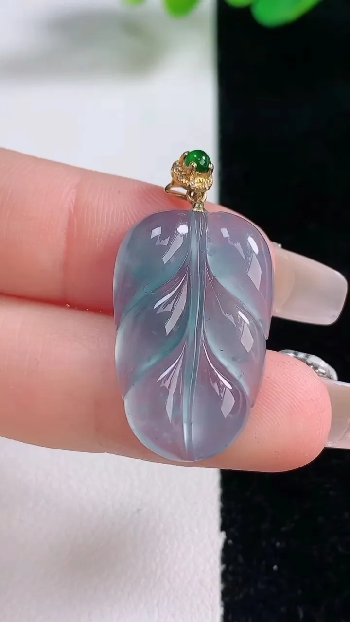 天然A货翡翠18K金紫罗兰金枝玉叶 叶子吊坠，尺寸26-15.8-4.2，重量:4.14g
12月2