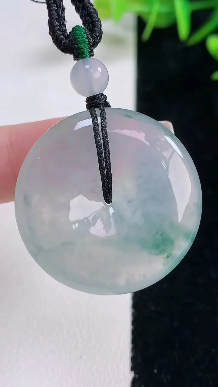 天然A货翡翠种飘花平安扣吊坠，尺寸30.6-7，重量:16.92g
12月28日