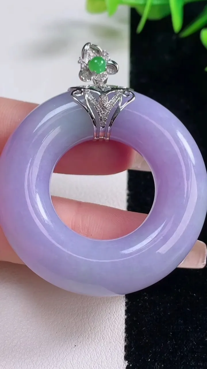 天然A货翡翠18K金紫罗兰平安环吊坠，尺寸46-11.7，重量:41.77g
12月28日