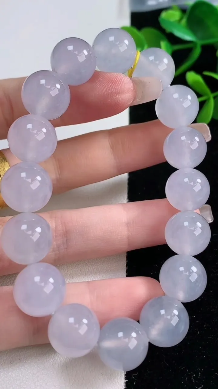 天然A货翡翠种紫罗兰圆珠手串，尺寸12.4-16颗，重量:56.02g12月28日
工厂直销收藏佳品,种好水足，色泽均匀，有种有色，上手高大气！