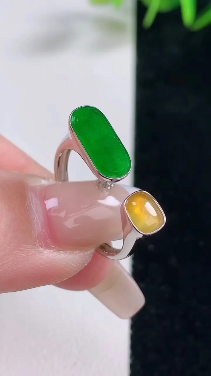 天然A货翡翠马鞍戒指，尺寸11.4-5.8，重量:1.83g2025年12月28日
工厂直销收藏佳品