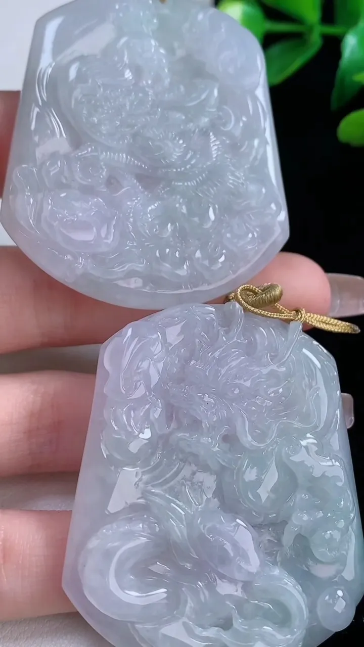 天然A货翡翠紫罗兰龙凤呈祥吊坠一对，尺寸52.5-44-5.5，重量:55.49g
12月28日