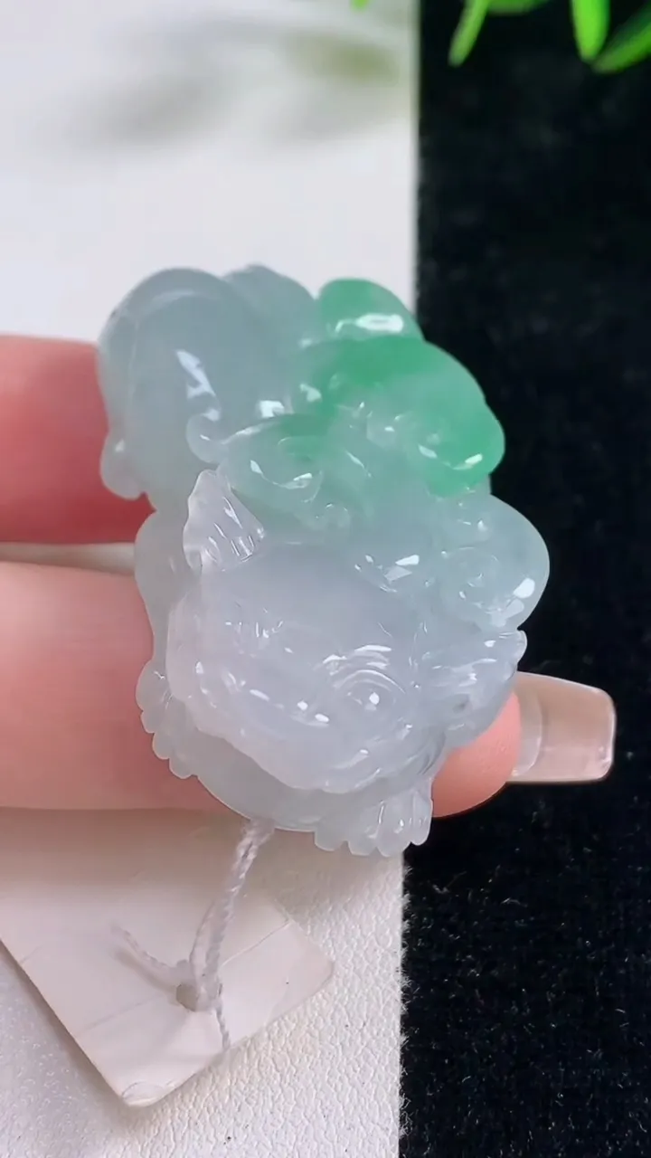 天然A货翡翠貔貅吊坠，尺寸46.4-25-12，重量:28.63g
12月28日