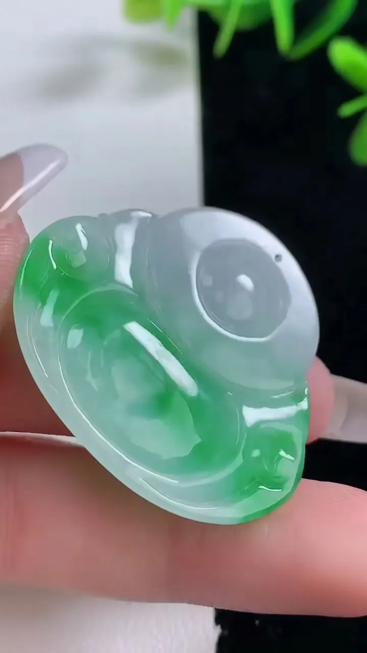 天然A货翡翠佛公吊坠，尺寸33.8-36.7-7，重量:13.79g
12月28日