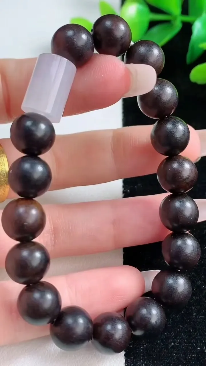 天然A货翡翠种白冰路路通手串，尺寸13.3-9.2，重量:13.16g12月28日
工厂直销收藏佳品,种好水足，色泽均匀，有种有色，上手高大气！