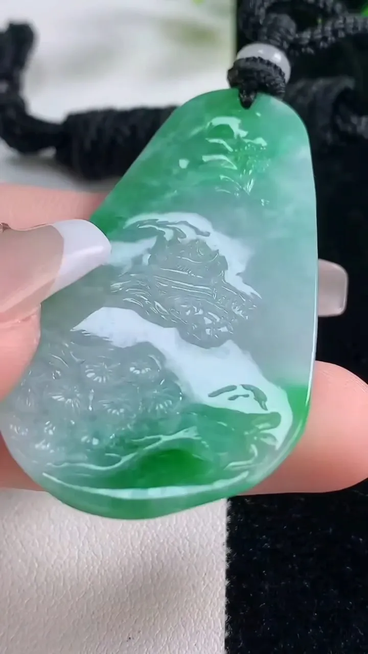 天然A货翡翠山水牌吊坠，尺寸53-31.3-5，重量:20.00g
12月28日