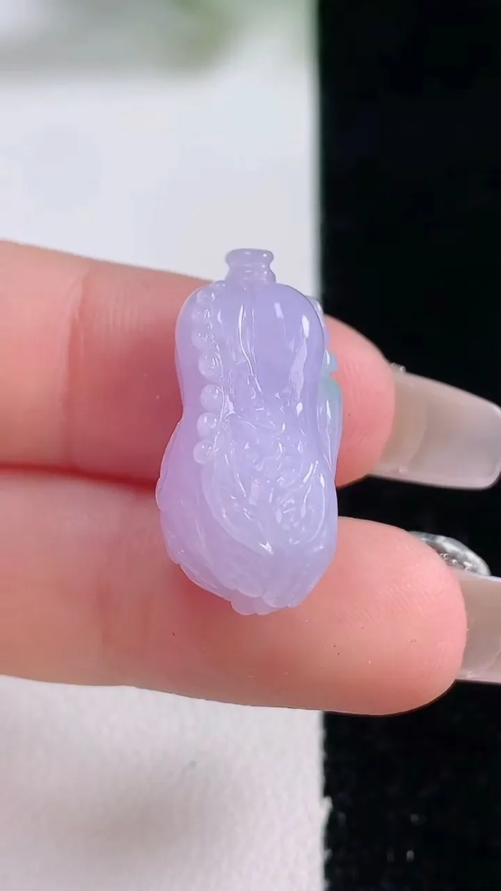 天然A货翡翠春带彩紫罗兰白菜吊坠，尺寸23.6-11-13，重量:5.59g
12月28日