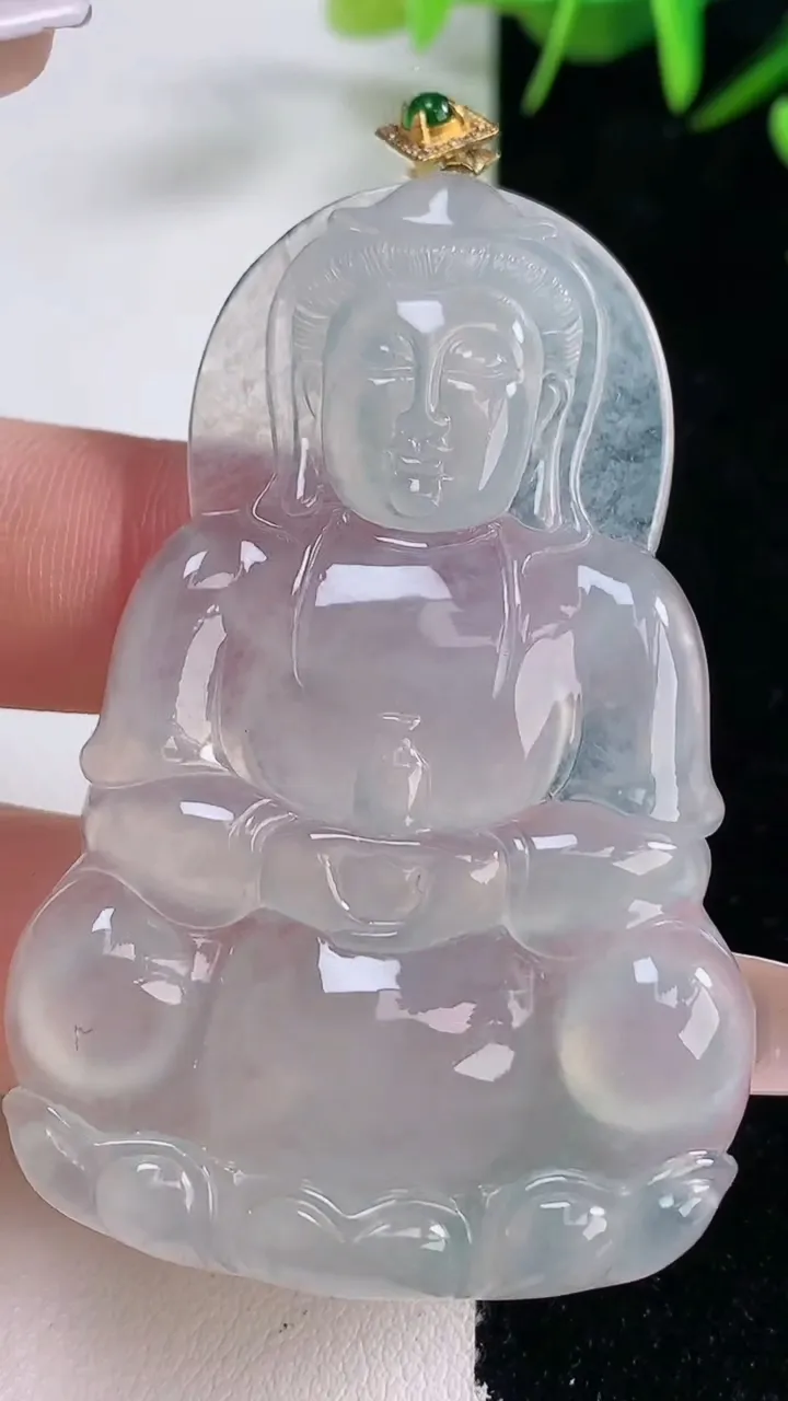 天然A货翡翠种白冰观音菩萨吊坠，尺寸58.2-37-5.2，重量:21.37g
12月28日
