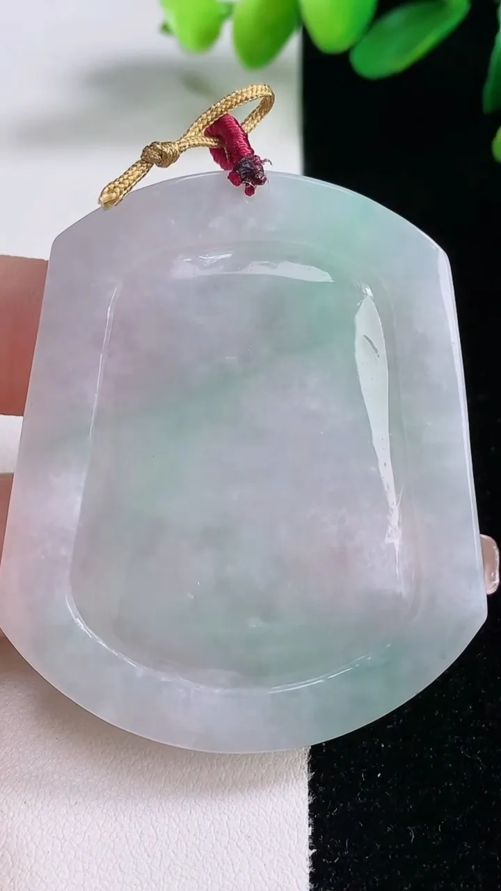 天然A货翡翠生肖鸡吊坠，尺寸54.3-45.8-5.7，重量:28.92g
12月28日