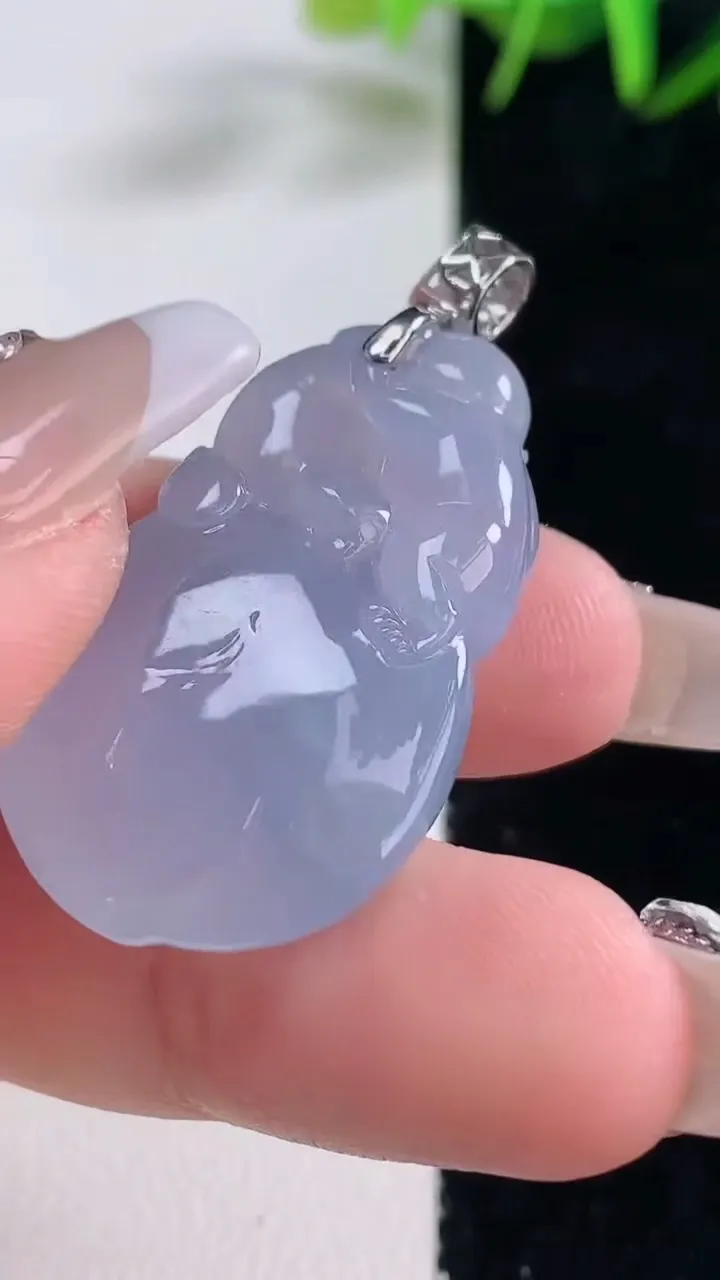 天然A货翡翠18K金紫罗兰葫芦吊坠，尺寸33.6-20.8-8，重量:11.11g
12月28日