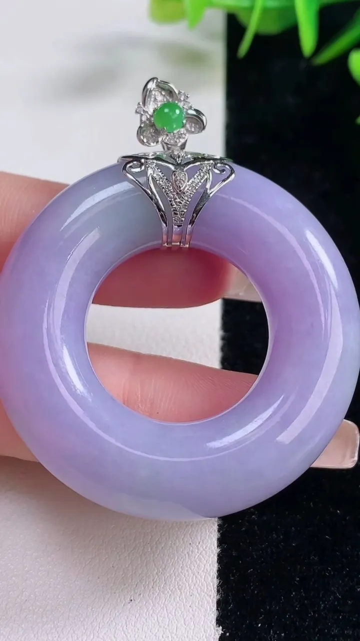 天然A货翡翠18K金紫罗兰平安环吊坠，尺寸46-11.7，重量:41.77g
12月28日