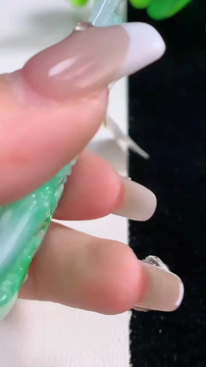 天然A货翡翠山水牌吊坠，尺寸57-39.4-5.7，重量:29.38g
12月28日