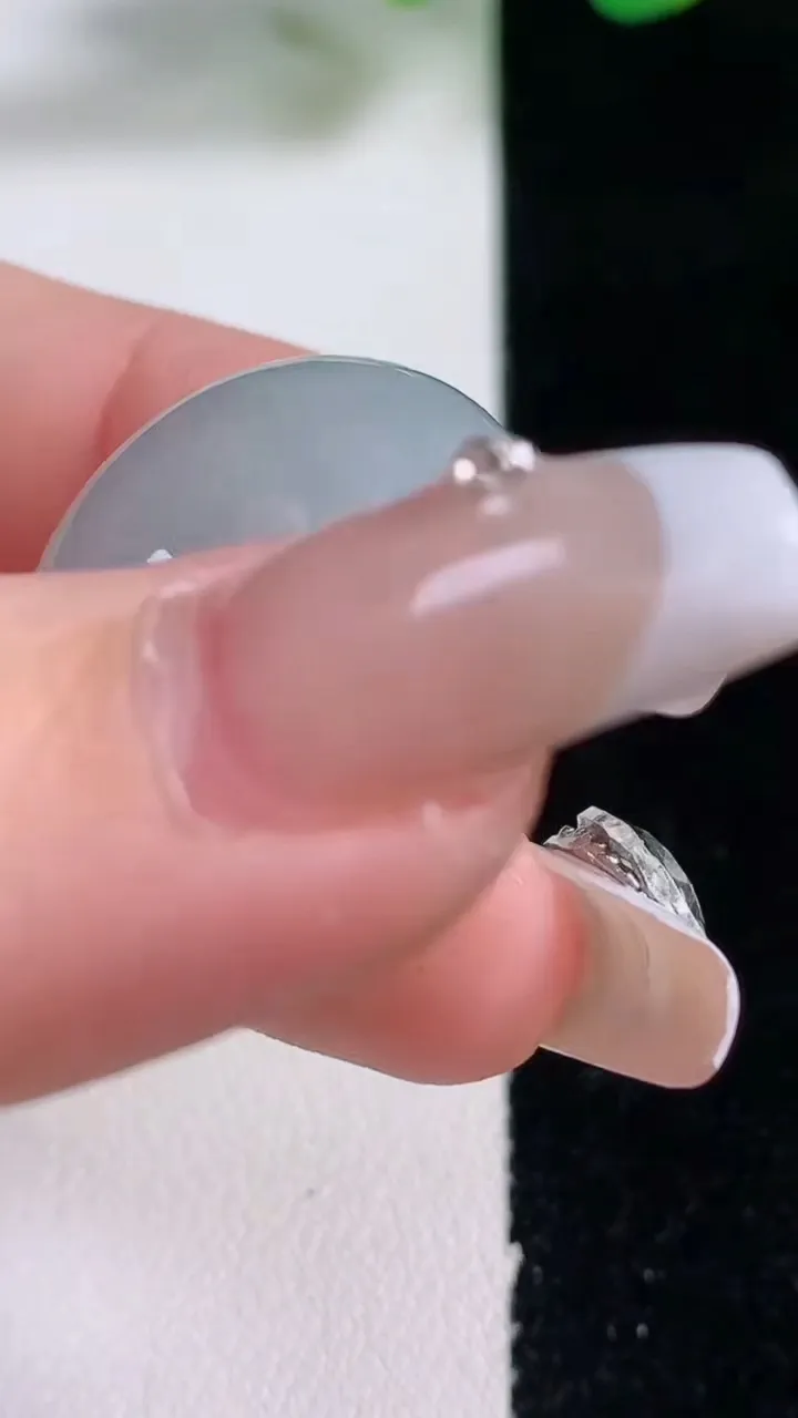 天然A货翡翠路路通吊坠，尺寸24-12.2，重量:15.03g
12月28日