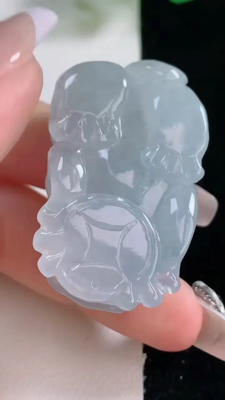 天然A货翡翠貔貅吊坠，尺寸41.4-25.8-16，重量:40.80g
12月28日