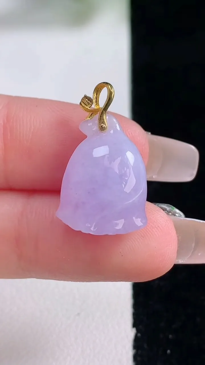 天然A货翡翠18K金紫罗兰莲蓬吊坠，尺寸16.6-13.6-8，重量:3.15g
12月28日