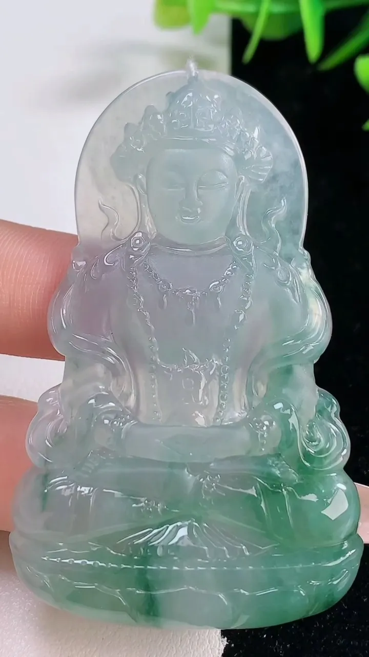 天然A货翡翠种飘花度母观音吊坠，尺寸65.7-40.3-5.3，重量:25.45g
12月28日