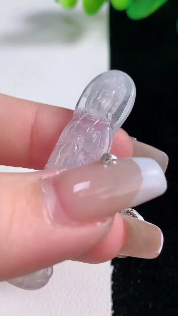 天然A货翡翠观音菩萨吊坠，尺寸50-12.6-4.6，重量:5.54g
12月28日