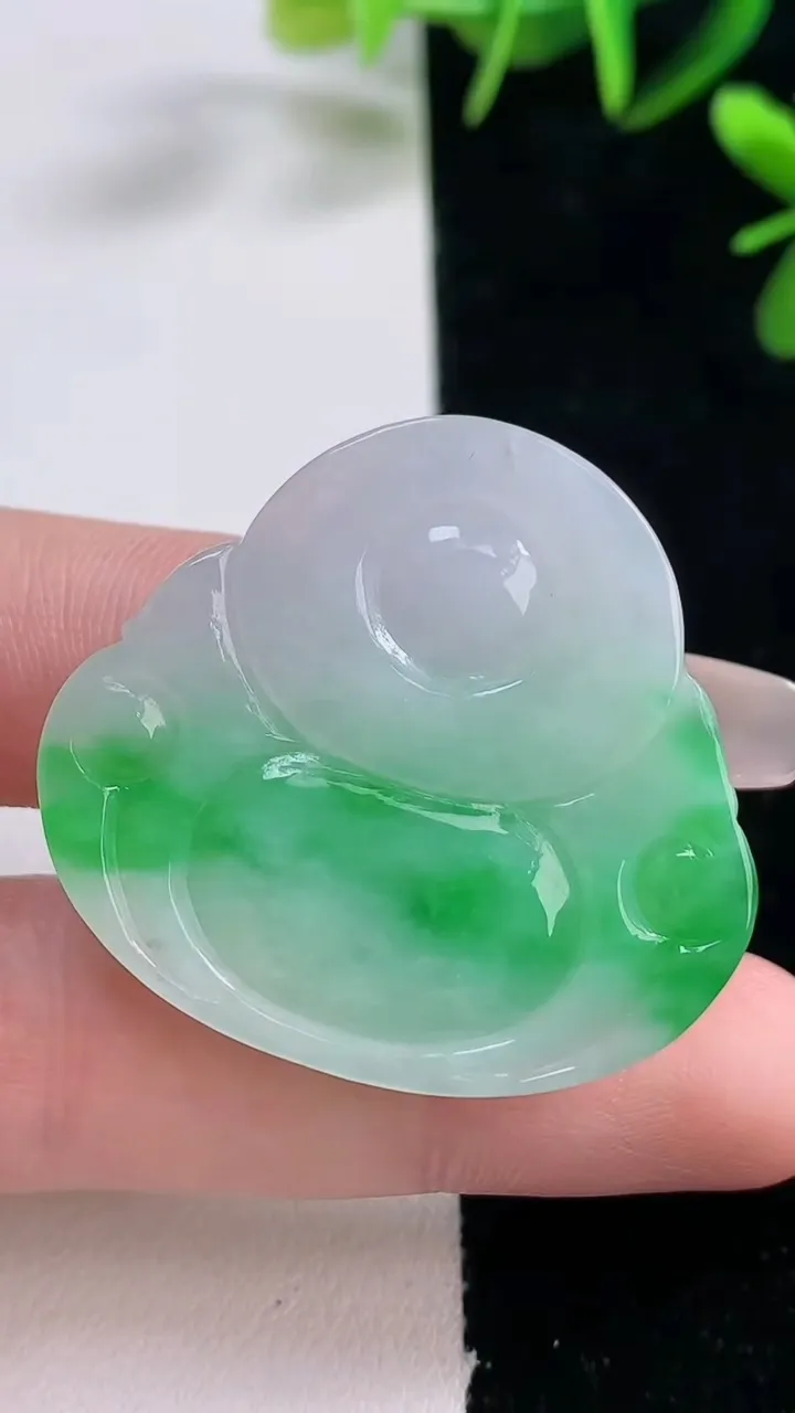 天然A货翡翠佛公吊坠，尺寸33.8-36.7-7，重量:13.79g
12月28日