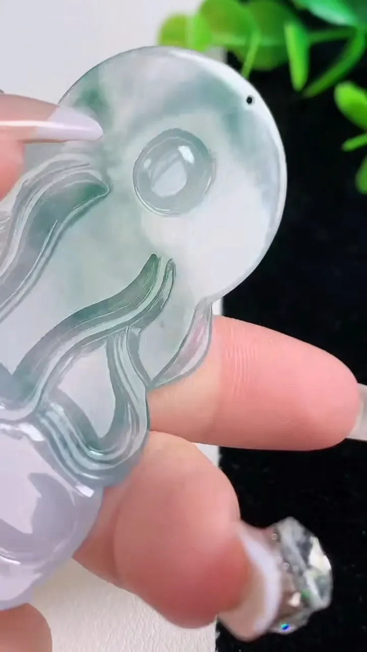 天然A货翡翠种飘花大势至菩萨吊坠，尺寸70.6-42.3-5.2，重量:29.47g
12月28日