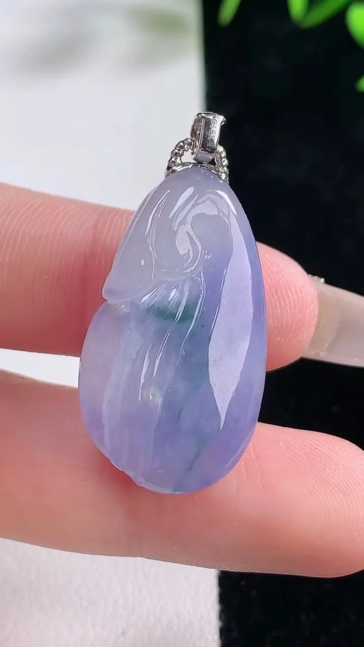 天然A货翡翠18K金紫罗兰福袋吊坠，尺寸29.2-17-7.9，重量:7.51g
12月28日