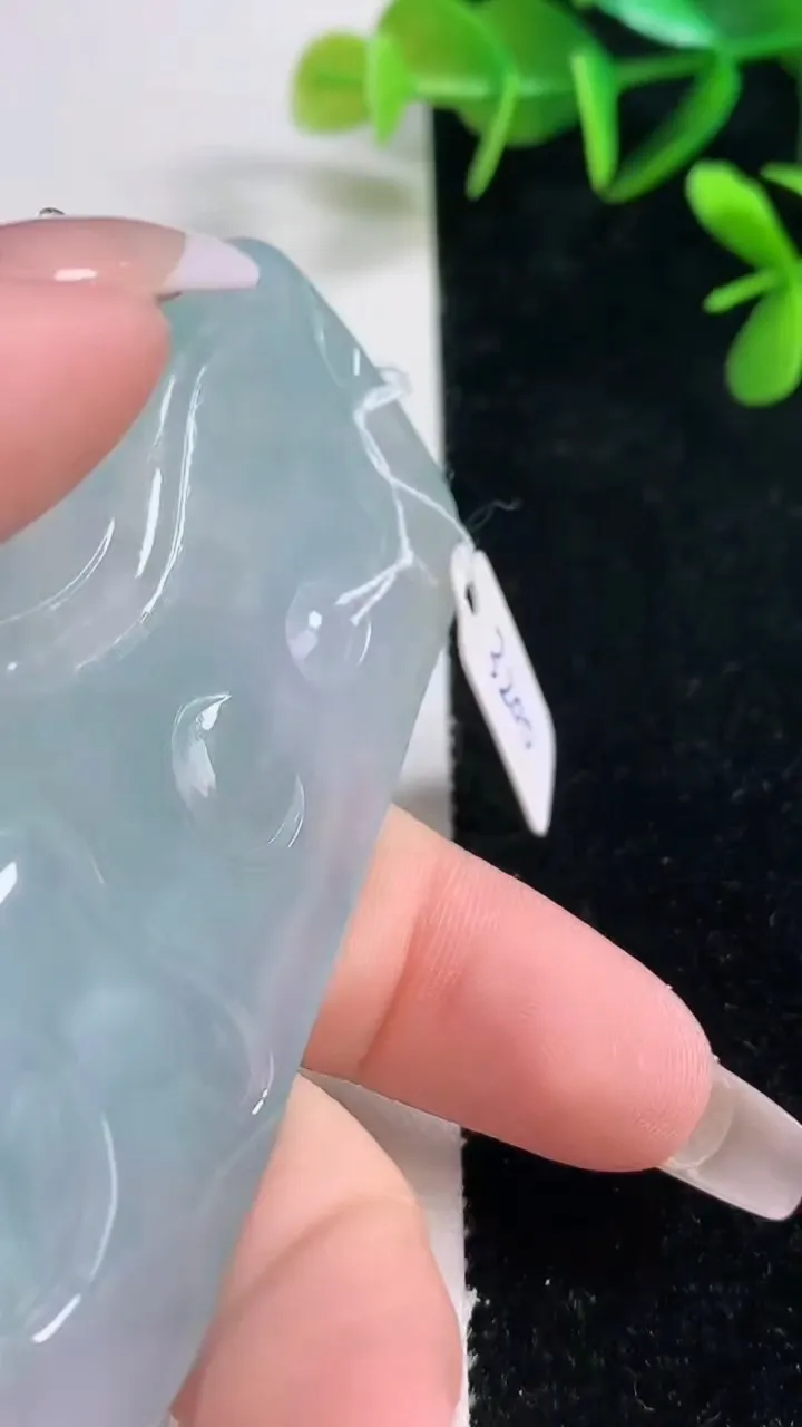 天然A货翡翠飘花文殊菩萨吊坠，尺寸74.8-48-5.8，重量:48.12g
12月28日