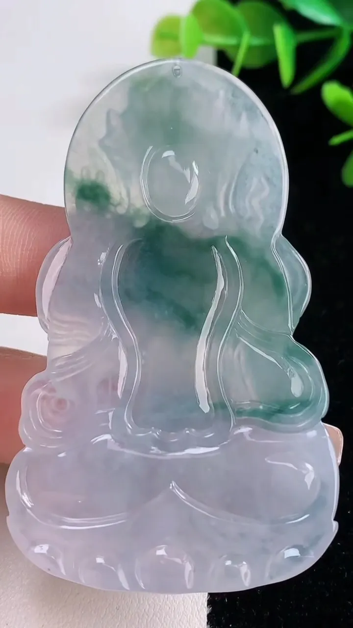天然A货翡翠种飘花大势至菩萨吊坠，尺寸70.6-42.3-5.2，重量:29.47g
12月28日