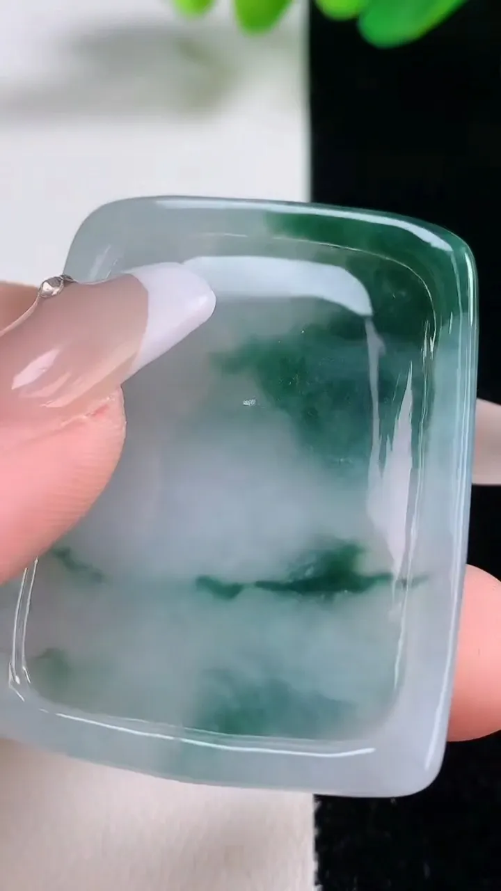 天然A货翡翠飘花普贤菩萨吊坠，尺寸43.6-34-4.9，重量:18.33g
12月28日