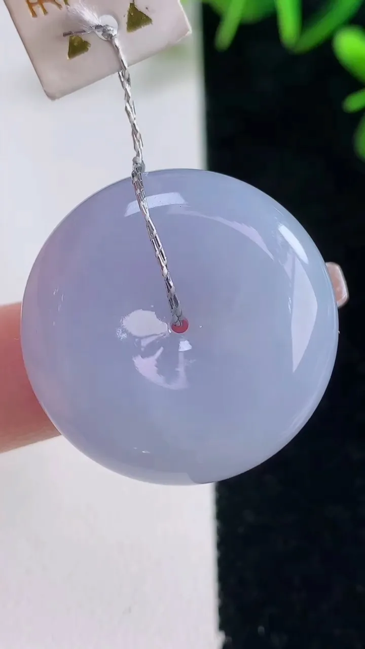 天然A货翡翠紫罗兰平安扣吊坠，尺寸27.4-9.8，重量:20.02g
12月28日