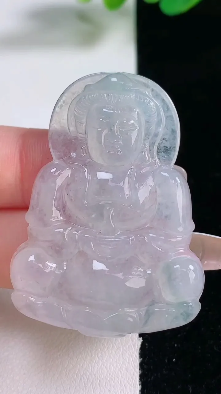 天然A货翡翠观音菩萨吊坠，尺寸47.4-34.7-5.6，重量:14.62g
12月28日