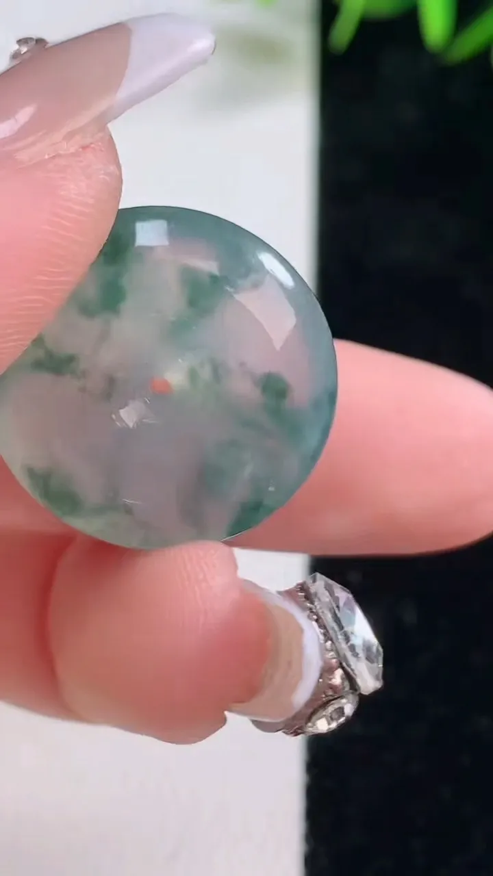 天然A货翡翠种飘花平安扣吊坠，尺寸22.2-6.3，重量:6.37g
12月28日