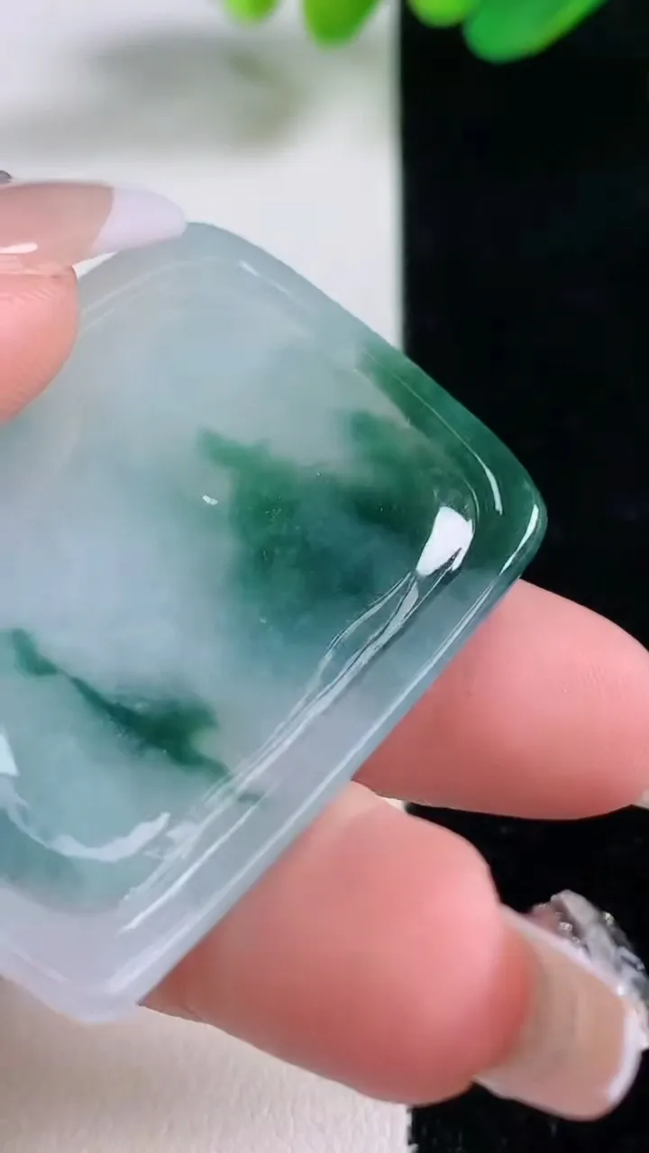 天然A货翡翠飘花普贤菩萨吊坠，尺寸43.6-34-4.9，重量:18.33g
12月28日