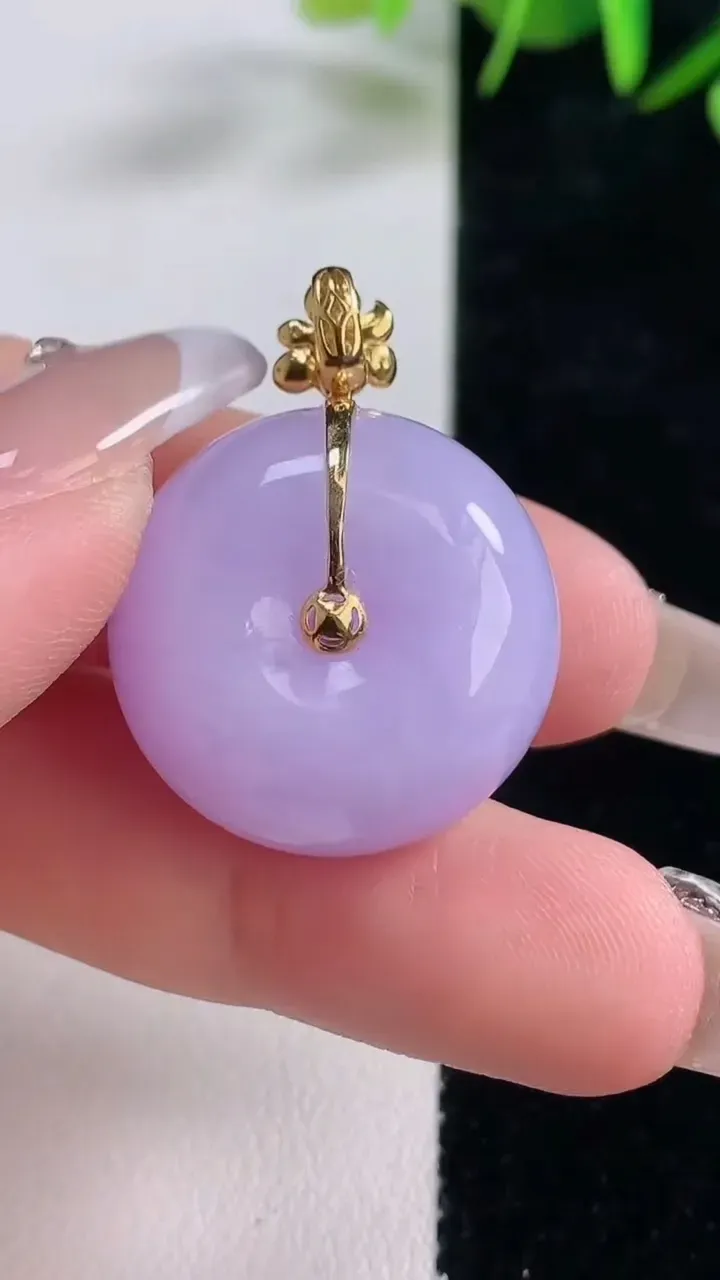 天然A货翡翠18K金紫罗兰路路通吊坠，尺寸23-12.7，重量:15.41g
12月28日