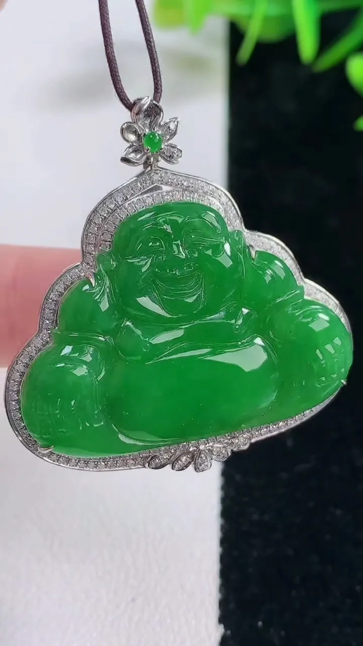 天然A货翡翠佛公吊坠，尺寸38.7-37.4-7.2，裸石24.4-34重量:8.64g
12月28