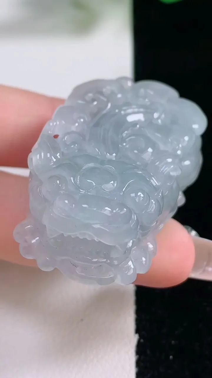 天然A货翡翠貔貅吊坠，尺寸41.4-25.8-16，重量:40.80g
12月28日