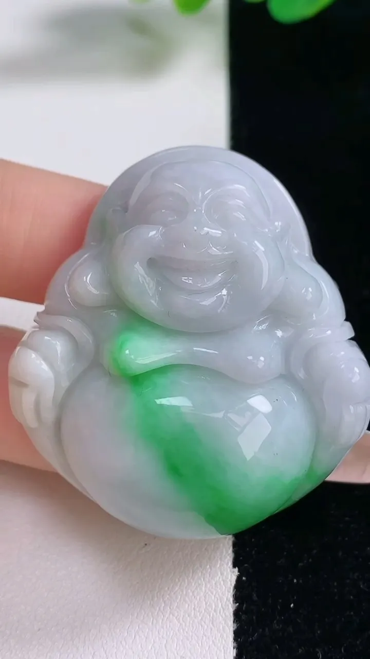 天然A货翡翠佛公吊坠，尺寸49.8-41.4-14.6，重量:41.33g
12月28日