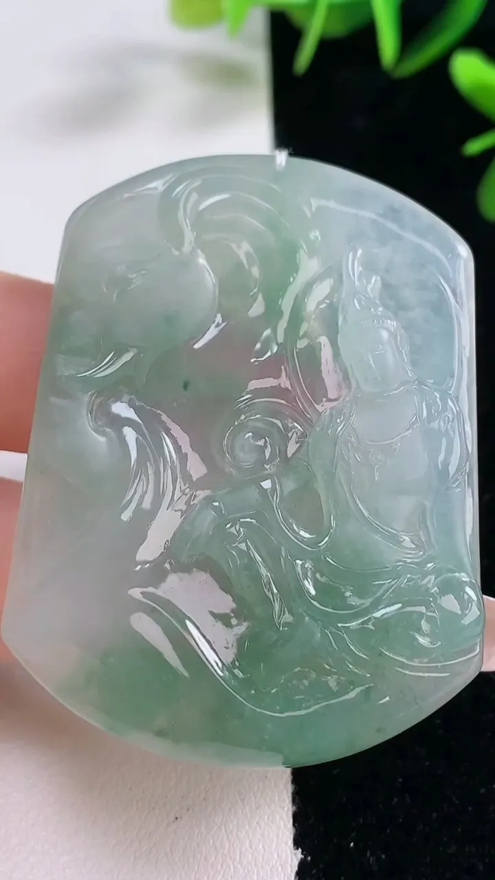 天然A货翡翠普贤菩萨吊坠，尺寸52.8-39.4-5.4，重量:24.74g
12月28日