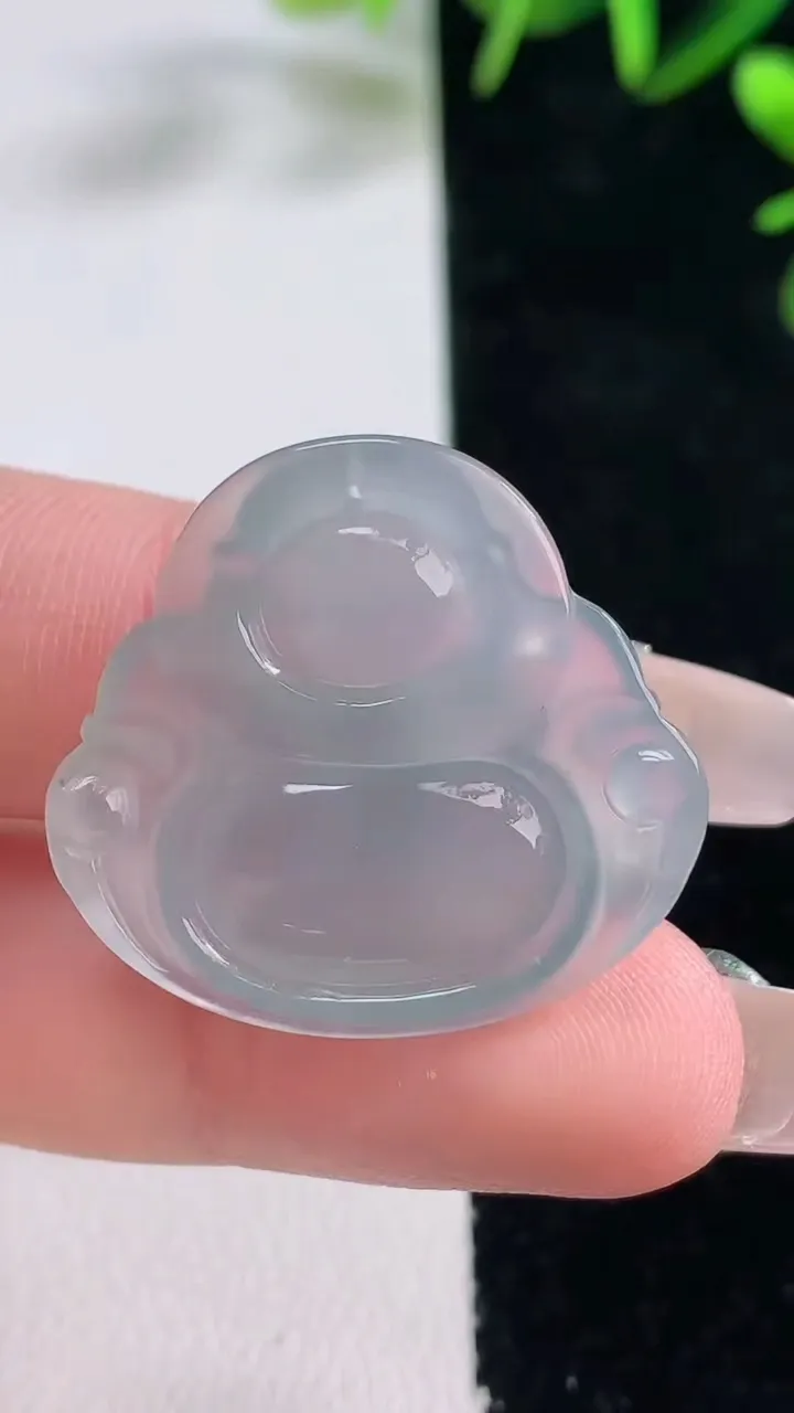 天然A货翡翠佛公吊坠，尺寸26-28-5.8，重量:6.17g
12月28日